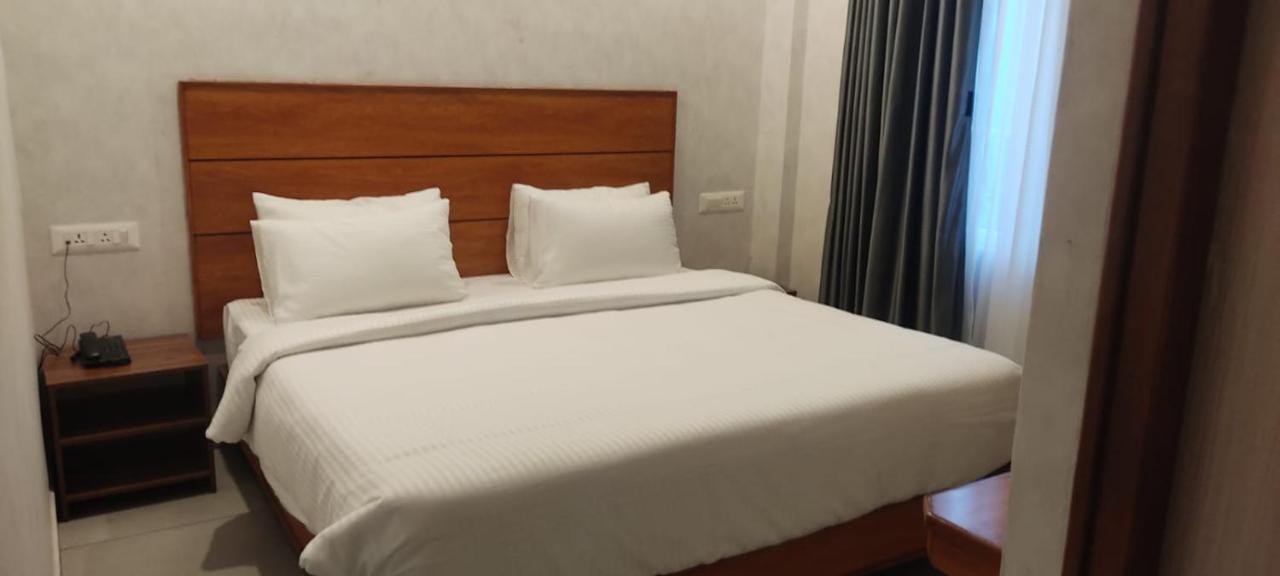 Cr Rivera Hotel Madurai Buitenkant foto